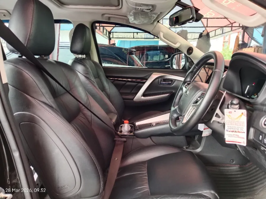 Foto Mobil Bekas Kabin Depan Mitsubishi Pajero Sport 2.4 Dakar 4X2 tahun 2023