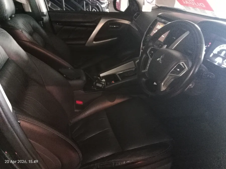 Foto Mobil Bekas Kabin Depan Mitsubishi Pajero Sport 2.4 Dakar 4X2 tahun 2023