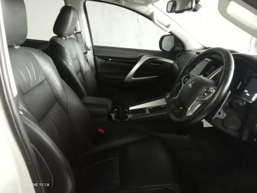 Foto Mobil Bekas Kabin Depan Mitsubishi Pajero Sport 2.4 Dakar 4X2 tahun 2023