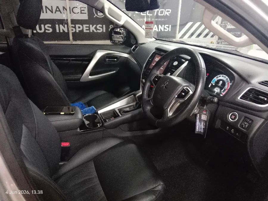 Foto Mobil Bekas Kabin Depan Mitsubishi Pajero Sport 2.4 Dakar 4X2 tahun 2023
