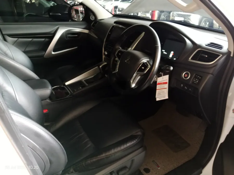 Foto Mobil Bekas Kabin Depan Mitsubishi Pajero Sport 2.4 Dakar 4X2 tahun 2023