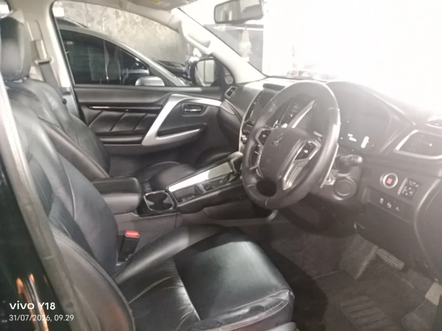 Foto Mobil Bekas Kabin Depan Mitsubishi Pajero Sport 2.4 Dakar 4X2 tahun 2023