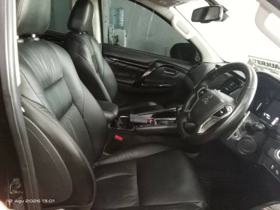 Foto Mobil Bekas Kabin Depan Mitsubishi Pajero Sport 2.4 Dakar 4X2 tahun 2023