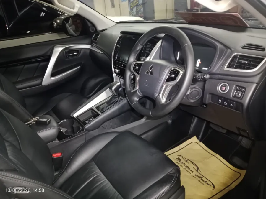 Foto Mobil Bekas Kabin Depan Mitsubishi Pajero Sport 2.4 Dakar 4X2 tahun 2023