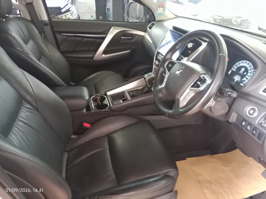 Foto Mobil Bekas Kabin Depan Mitsubishi Pajero Sport 2.4 Dakar 4X2 tahun 2023