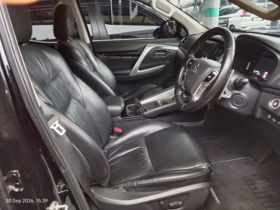 Foto Mobil Bekas Kabin Depan Mitsubishi Pajero Sport 2.4 Dakar 4X2 tahun 2023
