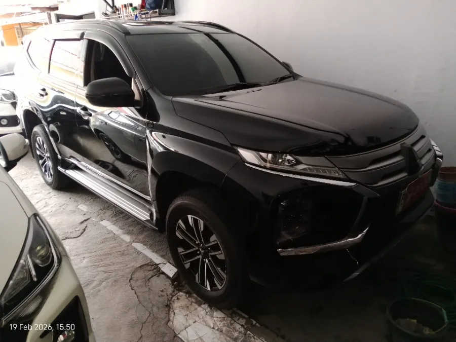 Foto Mobil Bekas Kanan Depan Mitsubishi Pajero Sport 2.4 Dakar 4X2 tahun 2023