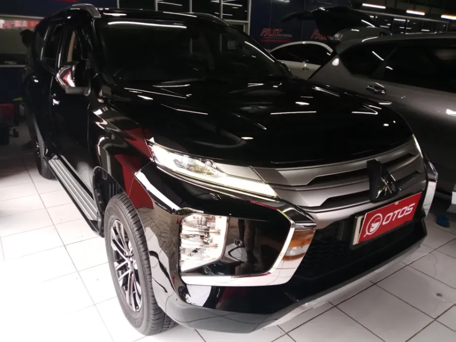 Foto Mobil Bekas Kanan Depan Mitsubishi Pajero Sport 2.4 Dakar 4X2 tahun 2023