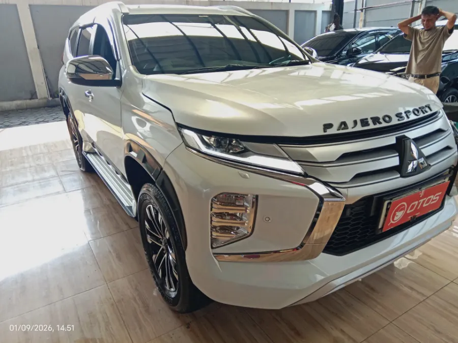 Foto Mobil Bekas Kanan Depan Mitsubishi Pajero Sport 2.4 Dakar 4X2 tahun 2023