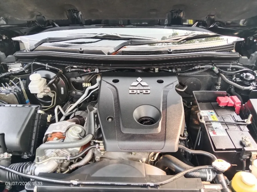 Foto Mobil Bekas Mesin Mitsubishi Pajero Sport 2.4 Dakar 4X2 tahun 2023
