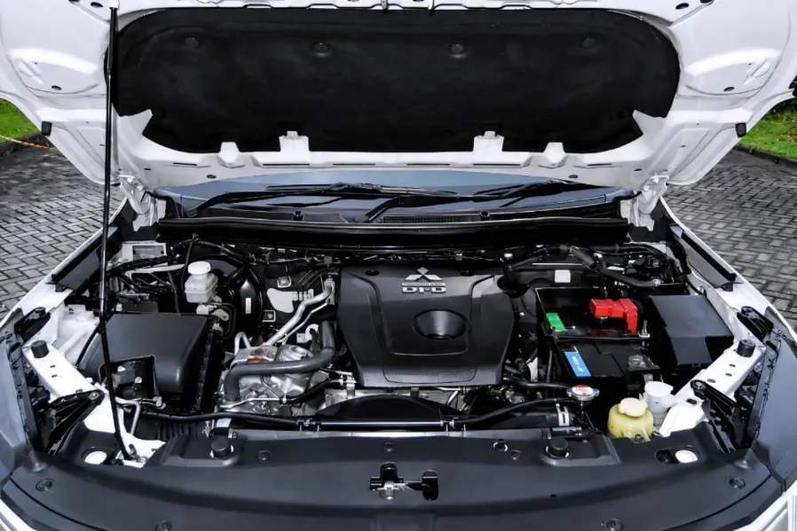 Foto Mobil Bekas Mesin Mitsubishi Pajero Sport 2.4 Dakar 4X2 tahun 2023