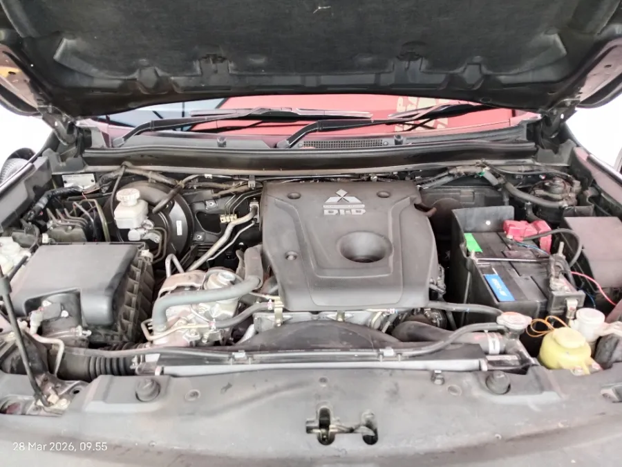 Foto Mobil Bekas Mesin Mitsubishi Pajero Sport 2.4 Dakar 4X2 tahun 2023