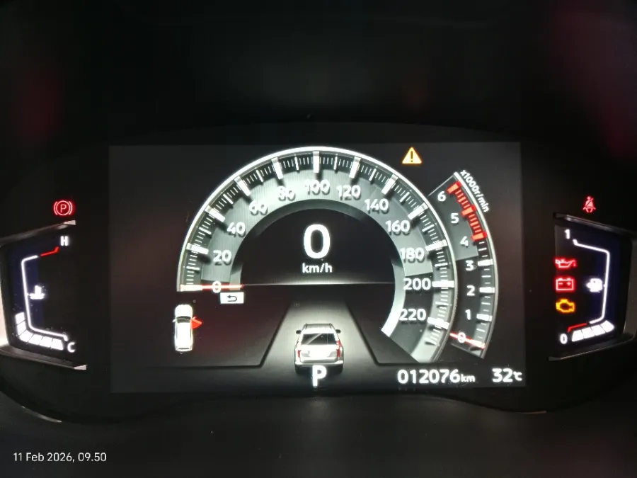 Foto Mobil Bekas Odometer Mitsubishi Pajero Sport 2.4 Dakar 4X2 tahun 2023