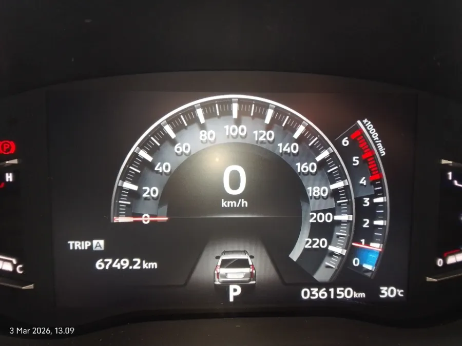 Foto Mobil Bekas Odometer Mitsubishi Pajero Sport 2.4 Dakar 4X2 tahun 2023