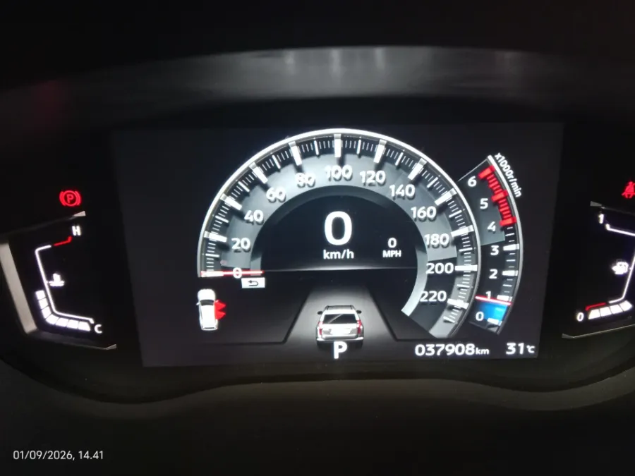 Foto Mobil Bekas Odometer Mitsubishi Pajero Sport 2.4 Dakar 4X2 tahun 2023
