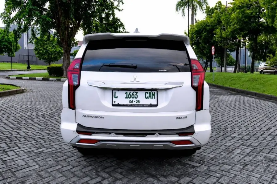 Foto Mobil Bekas Tampak Belakang Mitsubishi Pajero Sport 2.4 Dakar 4X2 tahun 2023