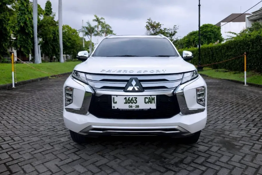 Foto Mobil Bekas Tampak Depan Mitsubishi Pajero Sport 2.4 Dakar 4X2 tahun 2023