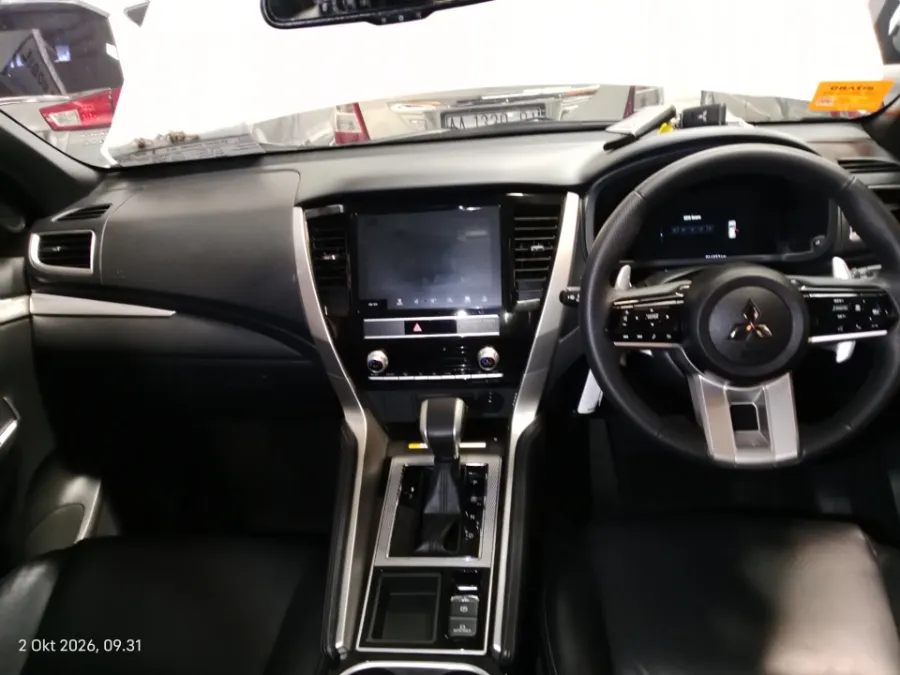 Foto Mobil Bekas Dashboard Mitsubishi Pajero Sport 2.4 Dakar 4X2 tahun 2024