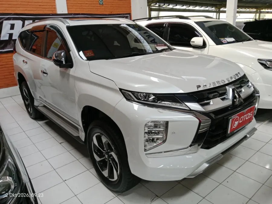 Foto Mobil Bekas Kanan Depan Mitsubishi Pajero Sport 2.4 Dakar 4X2 tahun 2024
