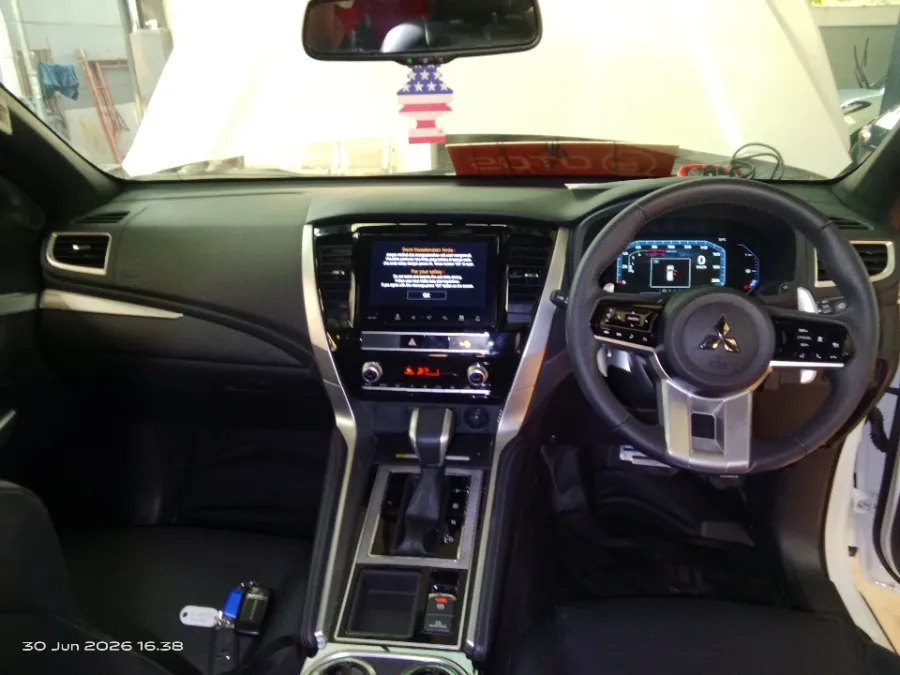 Foto Mobil Bekas Dashboard Mitsubishi Pajero Sport 2.4 Dakar 4X2 tahun 2025