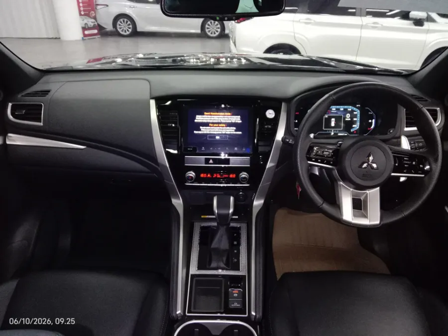 Foto Mobil Bekas Dashboard Mitsubishi Pajero Sport 2.4 Dakar 4X2 tahun 2025
