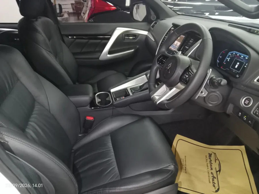 Foto Mobil Bekas Kabin Depan Mitsubishi Pajero Sport 2.4 Dakar 4X2 tahun 2025