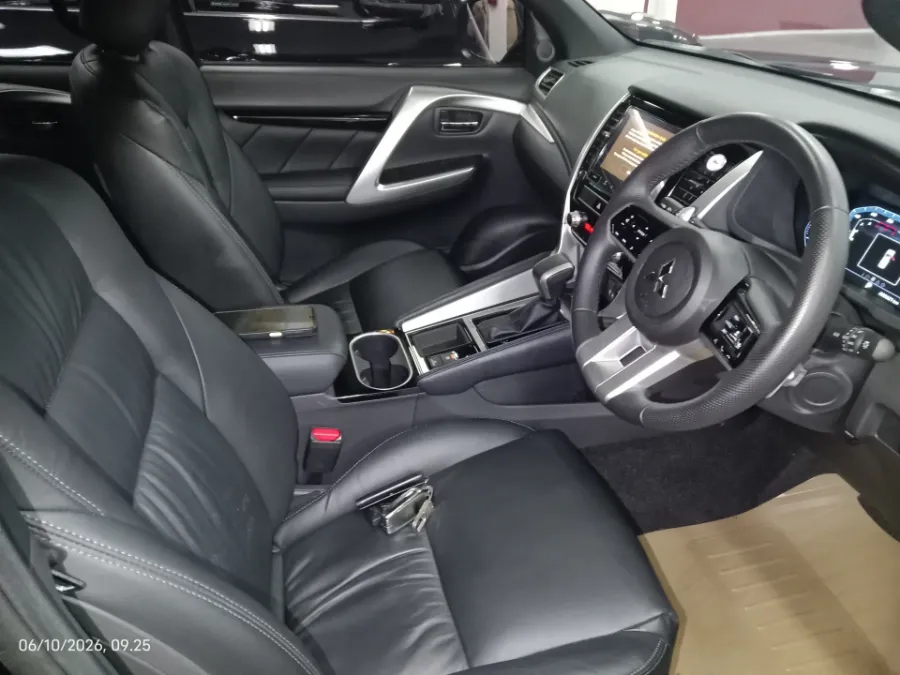 Foto Mobil Bekas Kabin Depan Mitsubishi Pajero Sport 2.4 Dakar 4X2 tahun 2025
