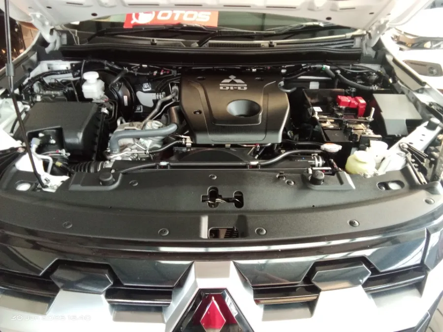 Foto Mobil Bekas Mesin Mitsubishi Pajero Sport 2.4 Dakar 4X2 tahun 2025