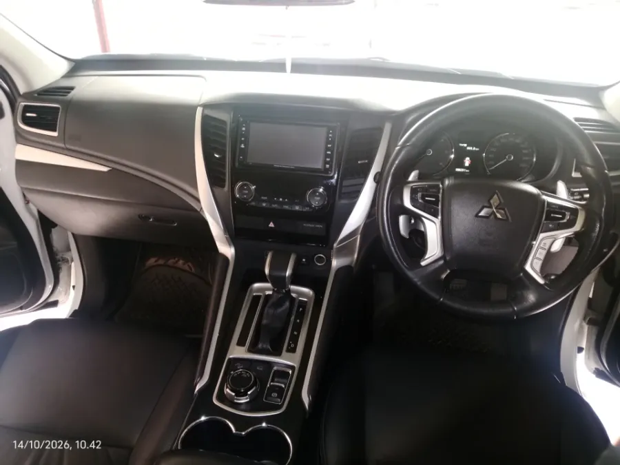 Foto Mobil Bekas Dashboard Mitsubishi Pajero Sport 2.4 Dakar 4X4 tahun 2019