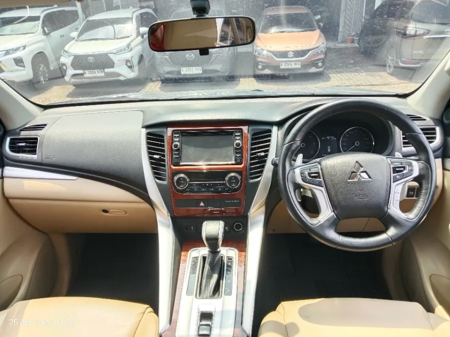 Foto Mobil Bekas Dashboard Mitsubishi Pajero Sport 2.4 Dakar Ultimate tahun 2017