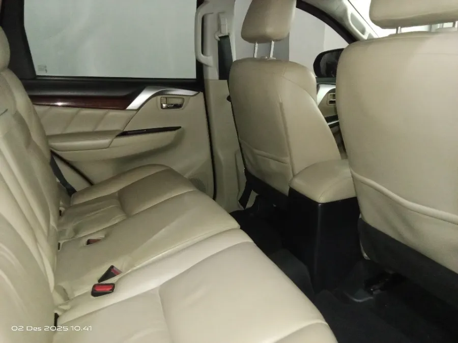 Foto Mobil Bekas Kabin Belakang Mitsubishi Pajero Sport 2.4 Dakar Ultimate tahun 2017