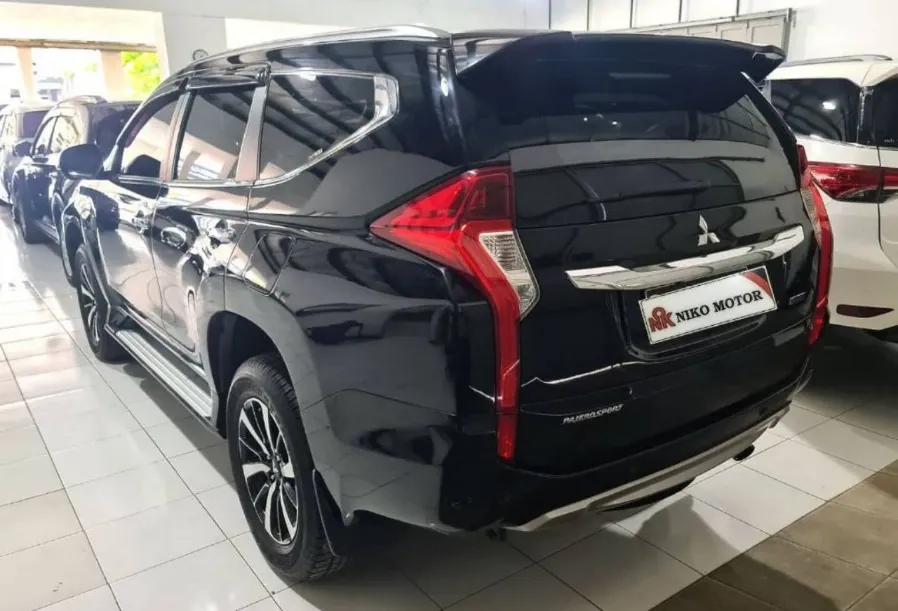 Foto Mobil Bekas Kiri Belakang Mitsubishi Pajero Sport 2.4 Dakar Ultimate tahun 2017
