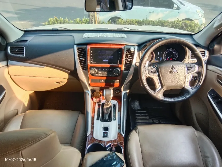 Foto Mobil Bekas Dashboard Mitsubishi Pajero Sport 2.4 Dakar Ultimate tahun 2018