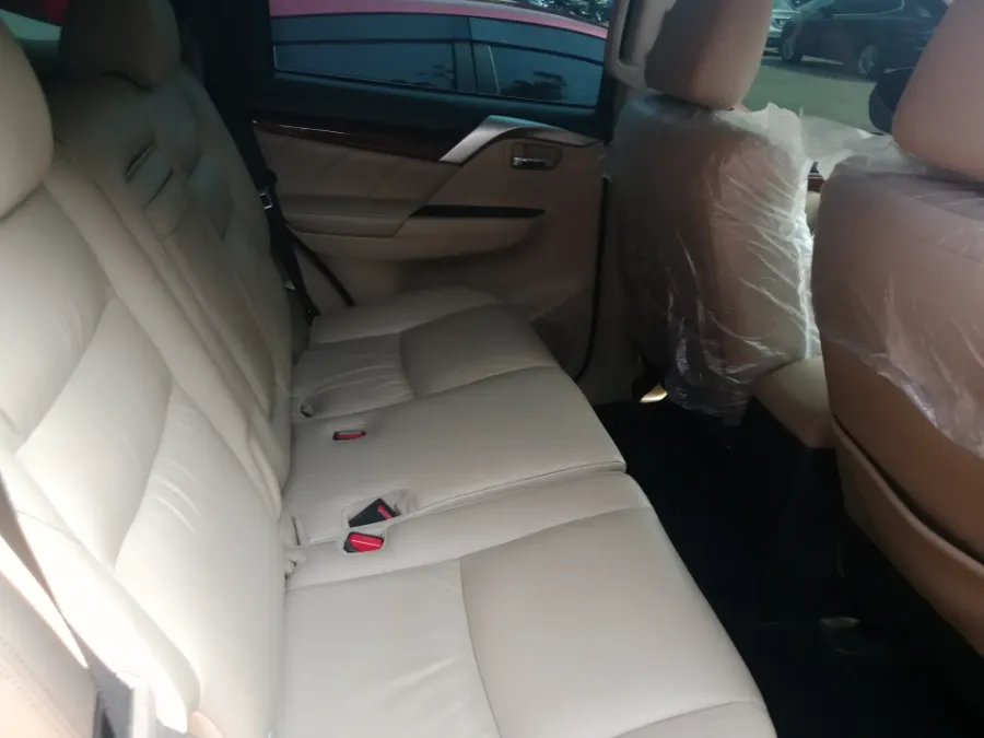 Foto Mobil Bekas Kabin Belakang Mitsubishi Pajero Sport 2.4 Dakar Ultimate tahun 2018