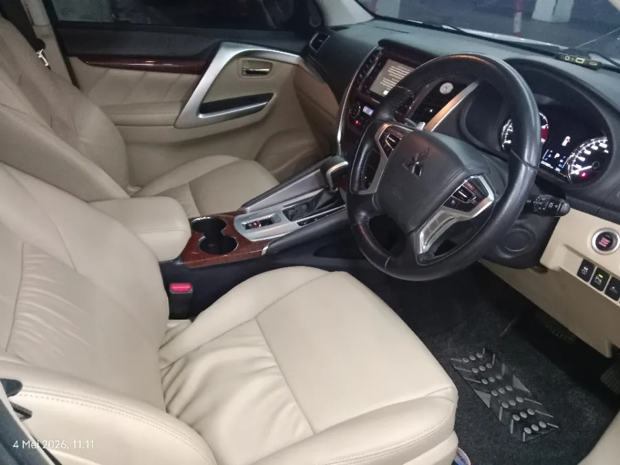 Foto Mobil Bekas Kabin Depan Mitsubishi Pajero Sport 2.4 Dakar Ultimate tahun 2019