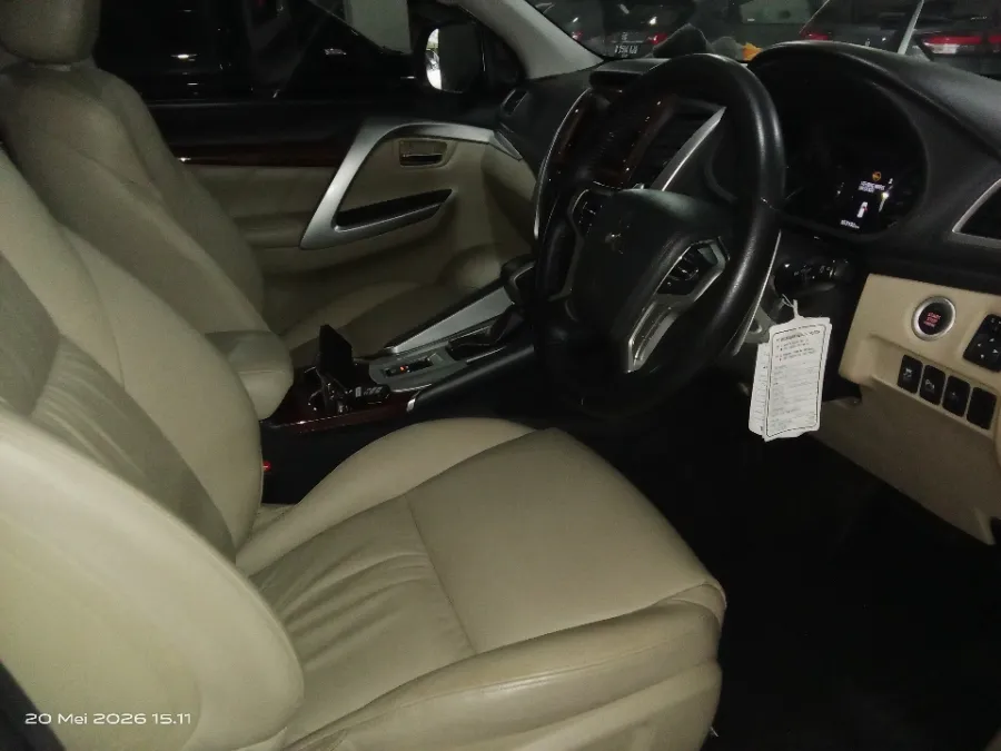 Foto Mobil Bekas Kabin Depan Mitsubishi Pajero Sport 2.4 Dakar Ultimate tahun 2019