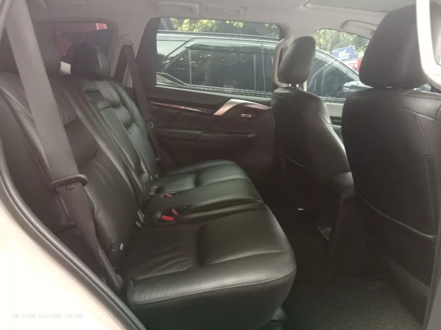 Foto Mobil Bekas Kabin Belakang Mitsubishi Pajero Sport 2.4 Dakar Ultimate tahun 2021
