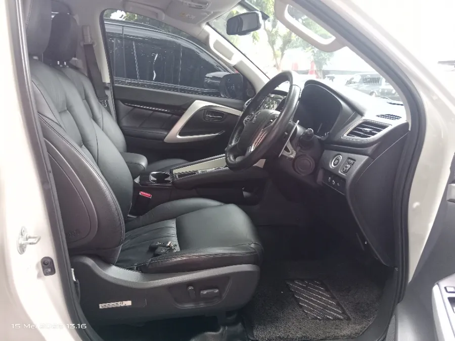 Foto Mobil Bekas Kabin Depan Mitsubishi Pajero Sport 2.4 Dakar Ultimate tahun 2021