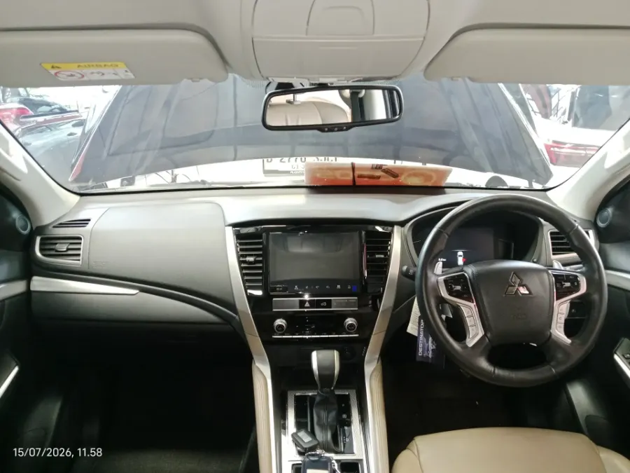 Foto Mobil Bekas Dashboard Mitsubishi Pajero Sport 2.4 Dakar Ultimate tahun 2022