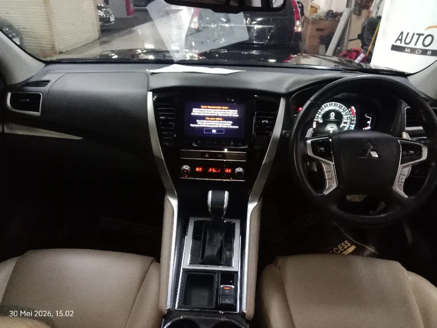 Foto Mobil Bekas Dashboard Mitsubishi Pajero Sport 2.4 Dakar Ultimate tahun 2022