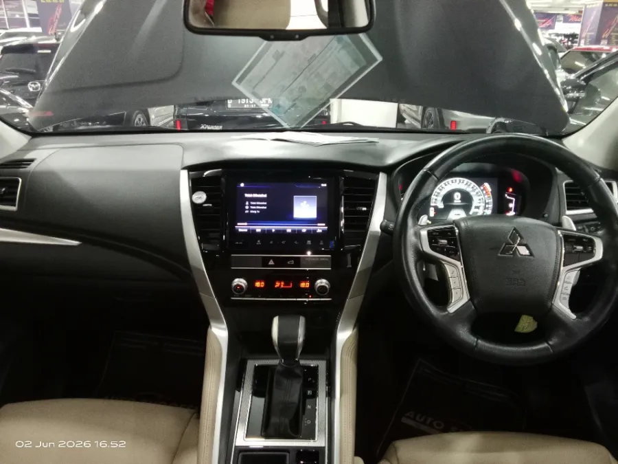 Foto Mobil Bekas Dashboard Mitsubishi Pajero Sport 2.4 Dakar Ultimate tahun 2022
