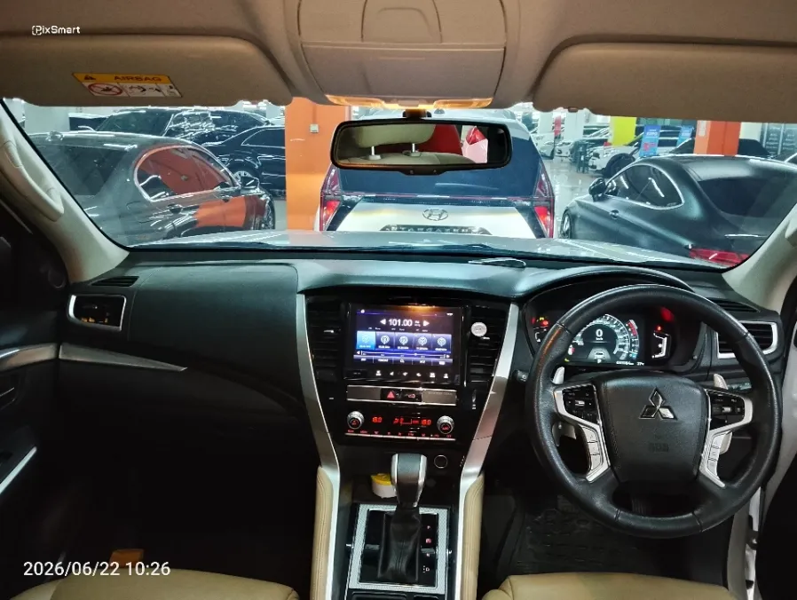 Foto Mobil Bekas Dashboard Mitsubishi Pajero Sport 2.4 Dakar Ultimate tahun 2022