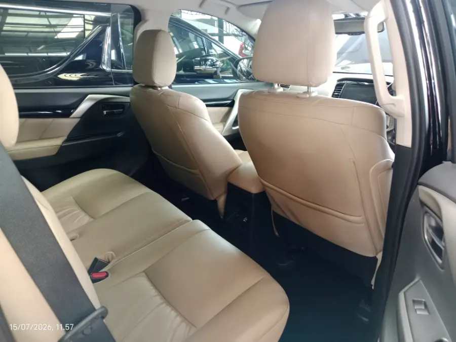 Foto Mobil Bekas Kabin Belakang Mitsubishi Pajero Sport 2.4 Dakar Ultimate tahun 2022
