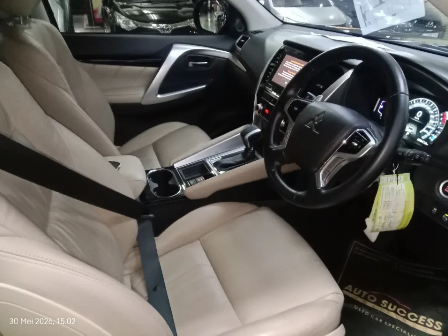 Foto Mobil Bekas Kabin Depan Mitsubishi Pajero Sport 2.4 Dakar Ultimate tahun 2022