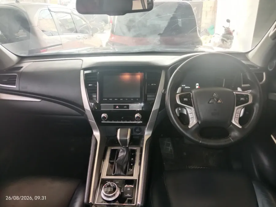 Foto Mobil Bekas Dashboard Mitsubishi Pajero Sport 2.4 Dakar Ultimate tahun 2023