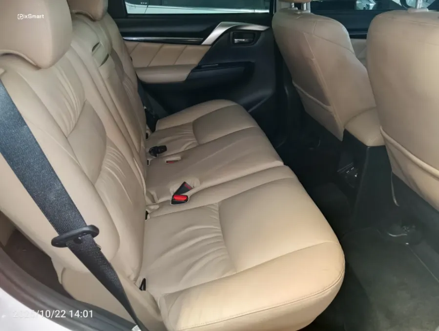 Foto Mobil Bekas Kabin Belakang Mitsubishi Pajero Sport 2.4 Dakar Ultimate tahun 2023