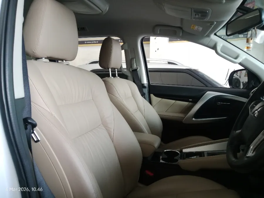 Foto Mobil Bekas Kabin Depan Mitsubishi Pajero Sport 2.4 Dakar Ultimate tahun 2023