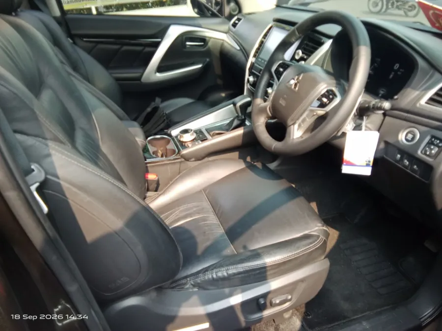 Foto Mobil Bekas Kabin Depan Mitsubishi Pajero Sport 2.4 Dakar Ultimate tahun 2023