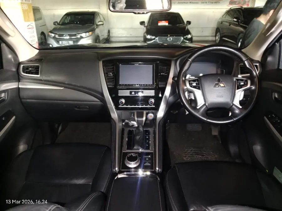 Foto Mobil Bekas Dashboard Mitsubishi Pajero Sport 2.4 Dakar Ultimate 4X4 tahun 2022