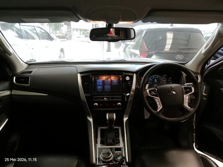 Foto Mobil Bekas Dashboard Mitsubishi Pajero Sport 2.4 Dakar Ultimate 4X4 tahun 2022